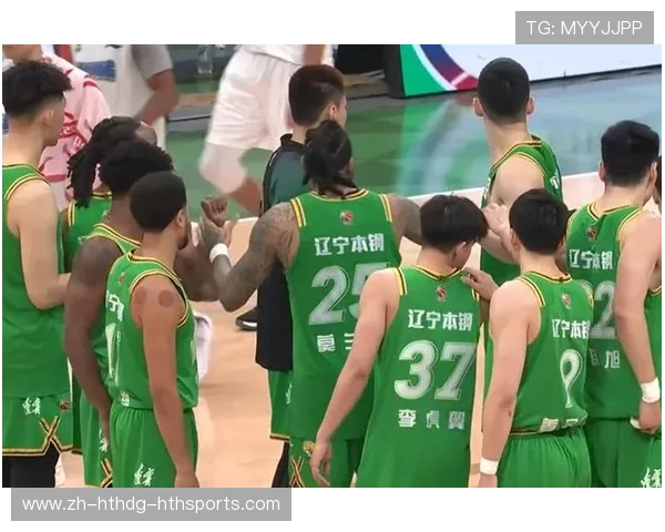 许利民场边点赞助威北京队战胜辽宁队赢得关键胜利